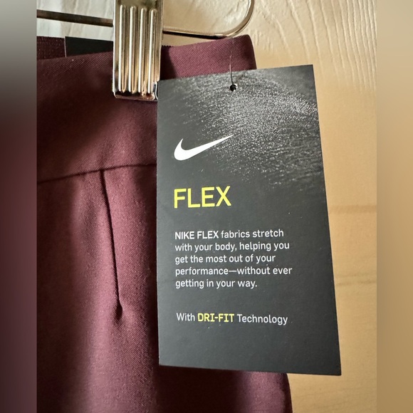 Nike Women’s Woven Pant - Picture 2 of 4